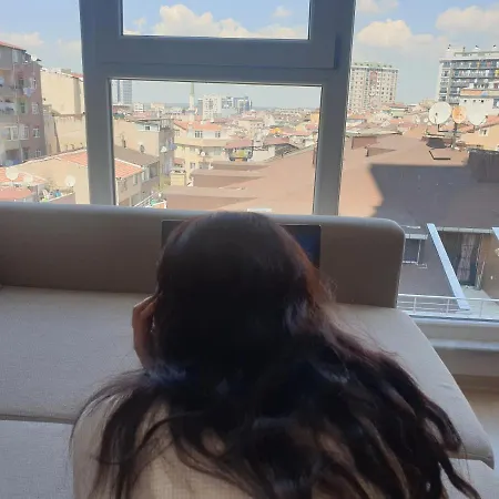 New High Floor 2br In Heart Of